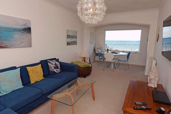 Gone to the Beach - Sea Views, Direct Beach Access