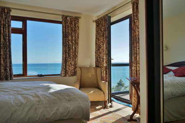 The Cottage - Sea Views, Direct Access to Beach