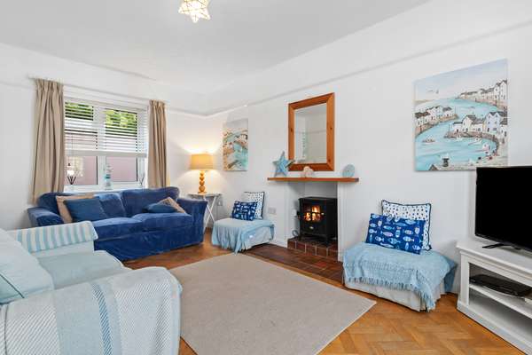 Ruby Cottage - Beachside Cottage with Views
