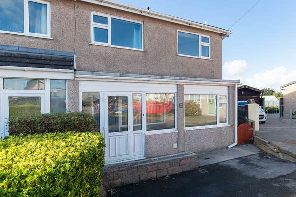 Ty Gwyn - Cottage with Hot Tub, Parking, Dog Friendly