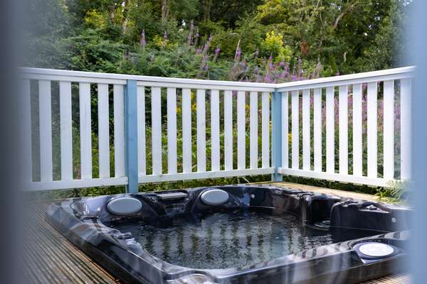 The Bluebell - Luxury Lodge with Hot Tub