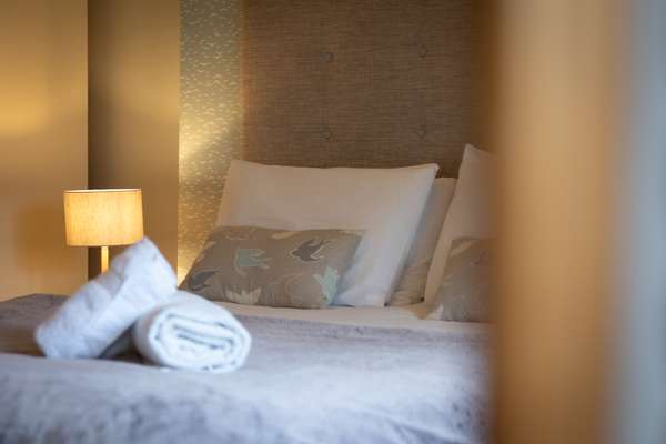 Spinnaker - Close to Town with sea views
