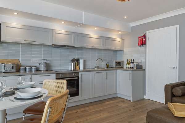 33 Beach Court - Direct Beach Access, Sea Views