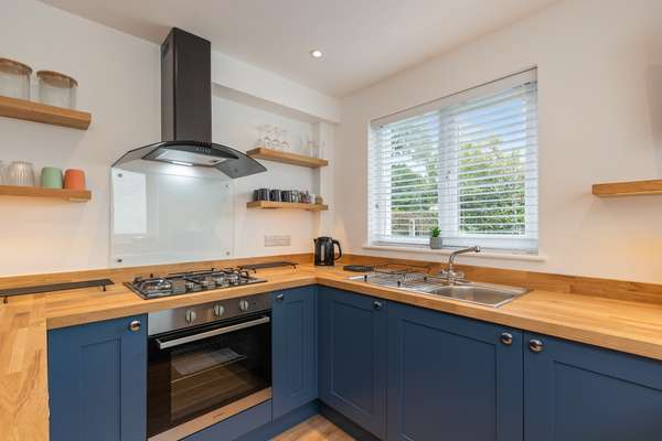 Falcon House - Charming Cottage, Central Location
