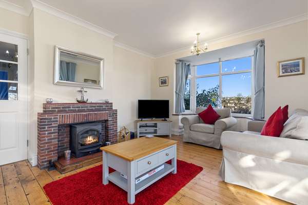 Four Oaks - Sea Views, Parking, Enclosed Garden, Dog Friendly