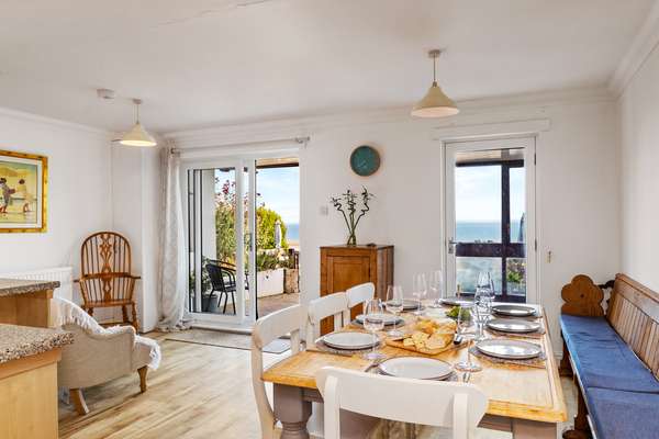 Penrose - Beach House with Direct Beach Access