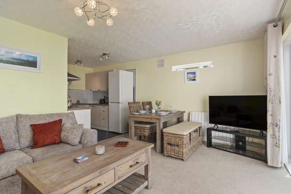 Harbour Reach - Short walk from beach and village, parking