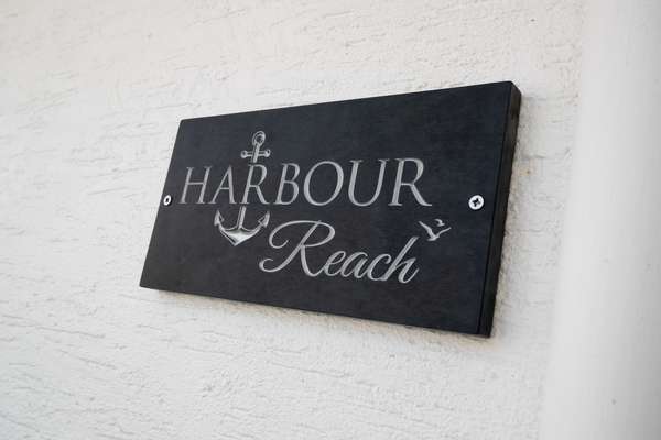 Harbour Reach - Short walk from beach and village, parking