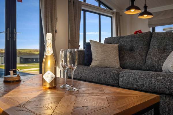 Hiraeth - Luxury Lodge with Hot Tub
