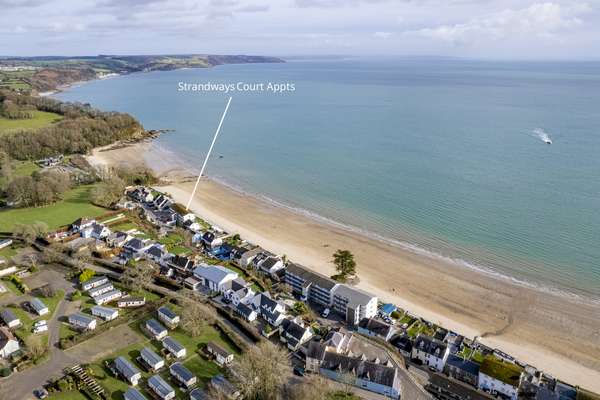 4 Strandways - Sea Views, Parking, Beach Access