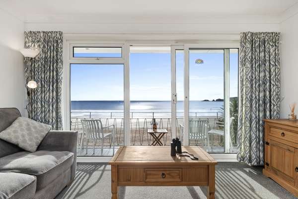 4 Strandways - Sea Views, Parking, Beach Access