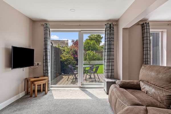 Roslen - Lovely Bungalow, Near Beach and Village