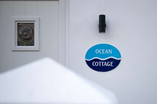 Ocean Cottage - Walk to Beach, Countryside Views