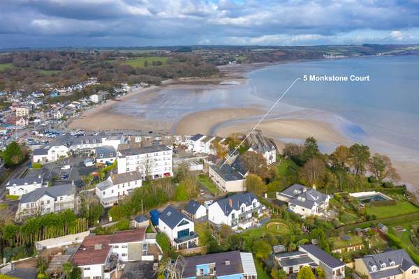 5 Monkstone Court - Close to village and beach