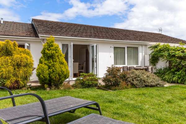 Sea Charm - Lovely Bungalow, Near Beach and Village