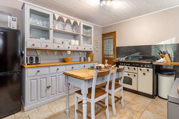 Cartref - Beautiful Cottage, Hot Tub, Countryside Views