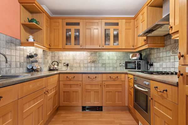 Arcadia House - Lovely Apartment, Close to Beaches, Harbour and Town Centre