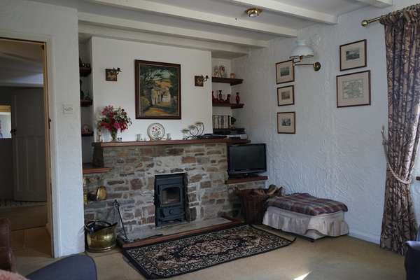 The Cottage - Sea Views, Direct Access to Beach
