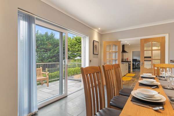 Maynor - Large Luxury House, Log Burner, Central Location