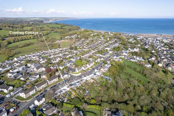 Comfrey Cottage - Lovely Cottage Near the Beach