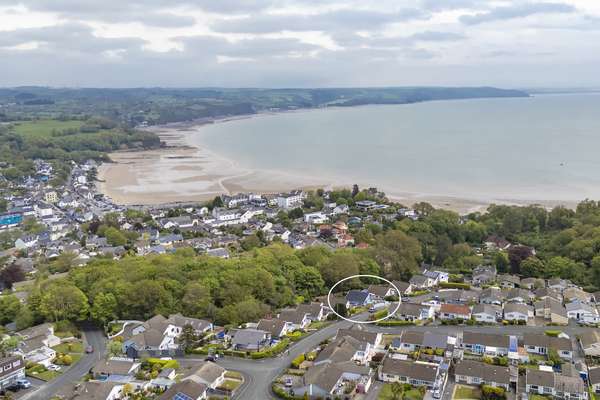 Bay View Cottage - Close to Village and Beach, Luxurious