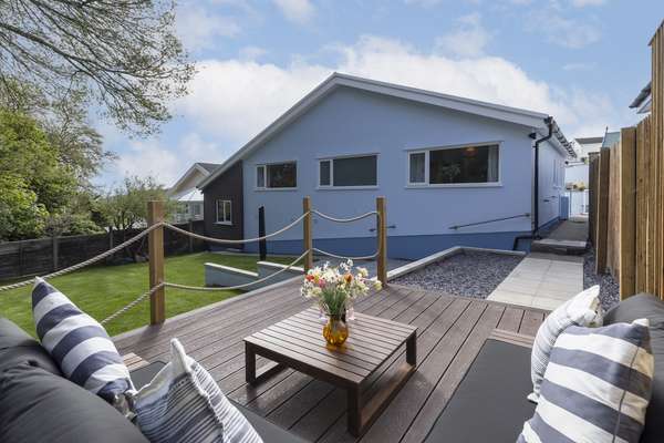Bay View Cottage - Close to Village and Beach, Luxurious