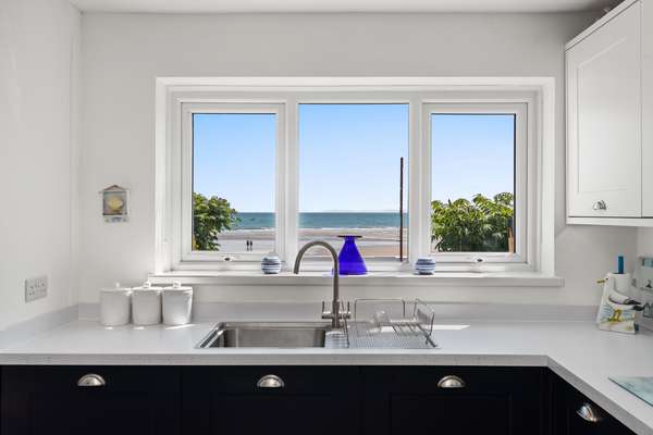 Strand Cottage - Saundersfoot property, direct beach access