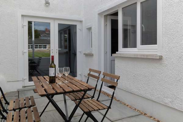 Falcon House - Charming Cottage, Central Location