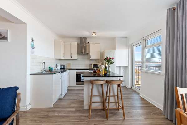 Mermaid Apartment - Sea front apartment with views