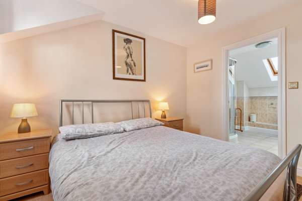 Arcadia House - Lovely Apartment, Close to Beaches, Harbour and Town Centre