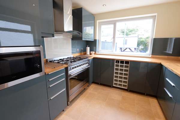 8 Culver Park - Tenby Cottage, Close to Beach