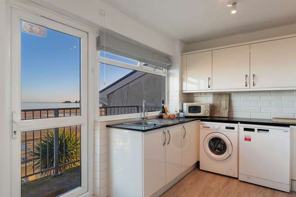 Sea View Apartment - Sea Front Apartment with Views