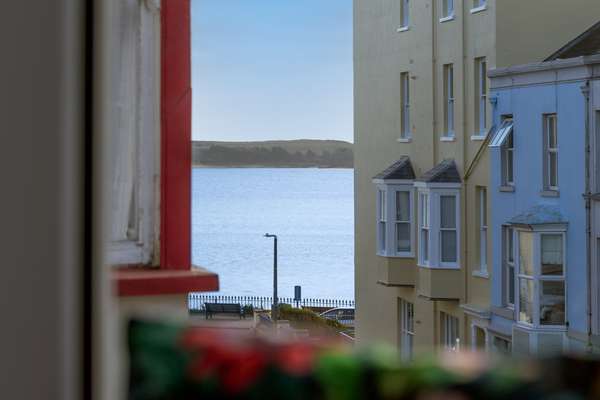 Caldey Bay Apartment - Tenby Apartment - Lovely Sea Views