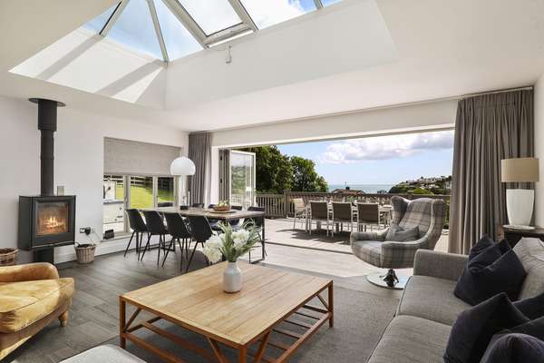 Amber Cottage - Hot Tub, Sea Views and Log Burner