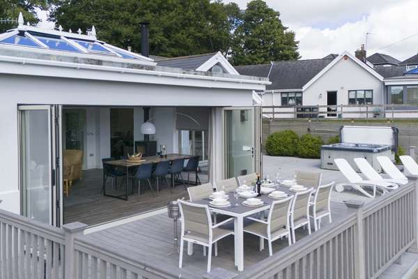 Amber Cottage - Hot Tub, Sea Views and Log Burner