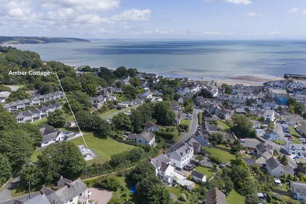 Amber Cottage - Hot Tub, Sea Views and Log Burner