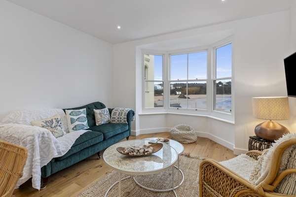 Azure - Sea View Apartment