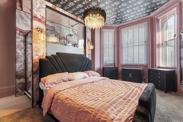 2 Bedford House - Close to Town and Seafront