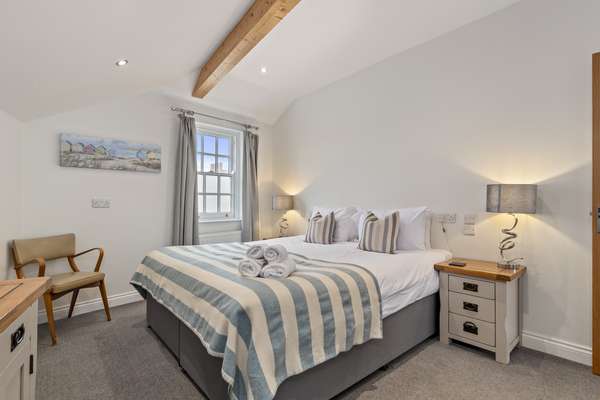 Billycan Penthouse - Tenby town, close to beaches and shops