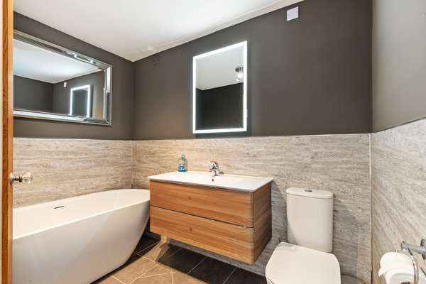 Captains View - Sea Views, Harbour Views, Terrace, Parking