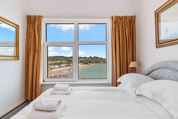 Captains View - Sea Views, Harbour Views, Terrace, Parking