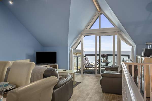 The Chandlery - Panoramic Sea Views, with Parking