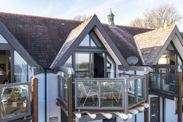 The Chandlery - Panoramic Sea Views, with Parking