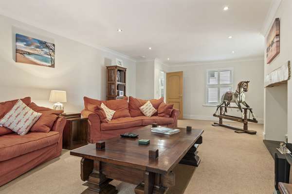 Daisy Cottage - St Florence, Parking,