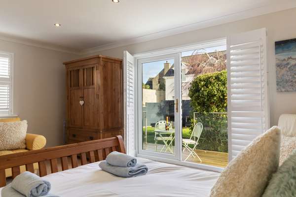 Daisy Cottage - St Florence, Parking,