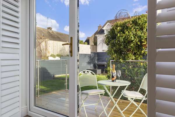 Daisy Cottage - St Florence, Parking,