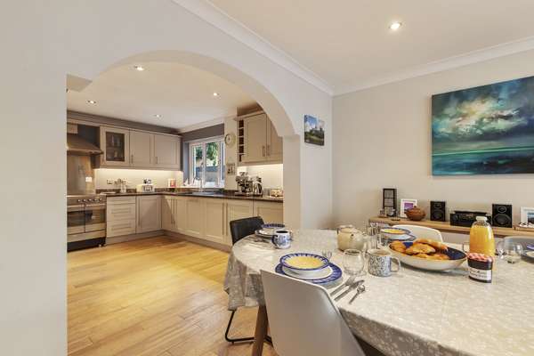 Daisy Cottage - St Florence, Parking,