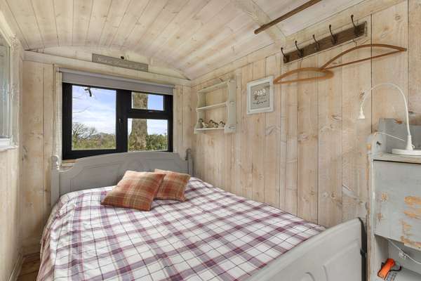 Foxes Walk - Rural Views, Rustic Charm
