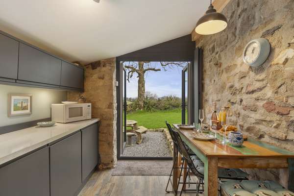 Foxes Walk - Rural Views, Rustic Charm