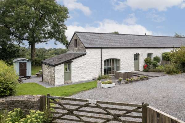 Foxes Walk - Rural Views, Rustic Charm